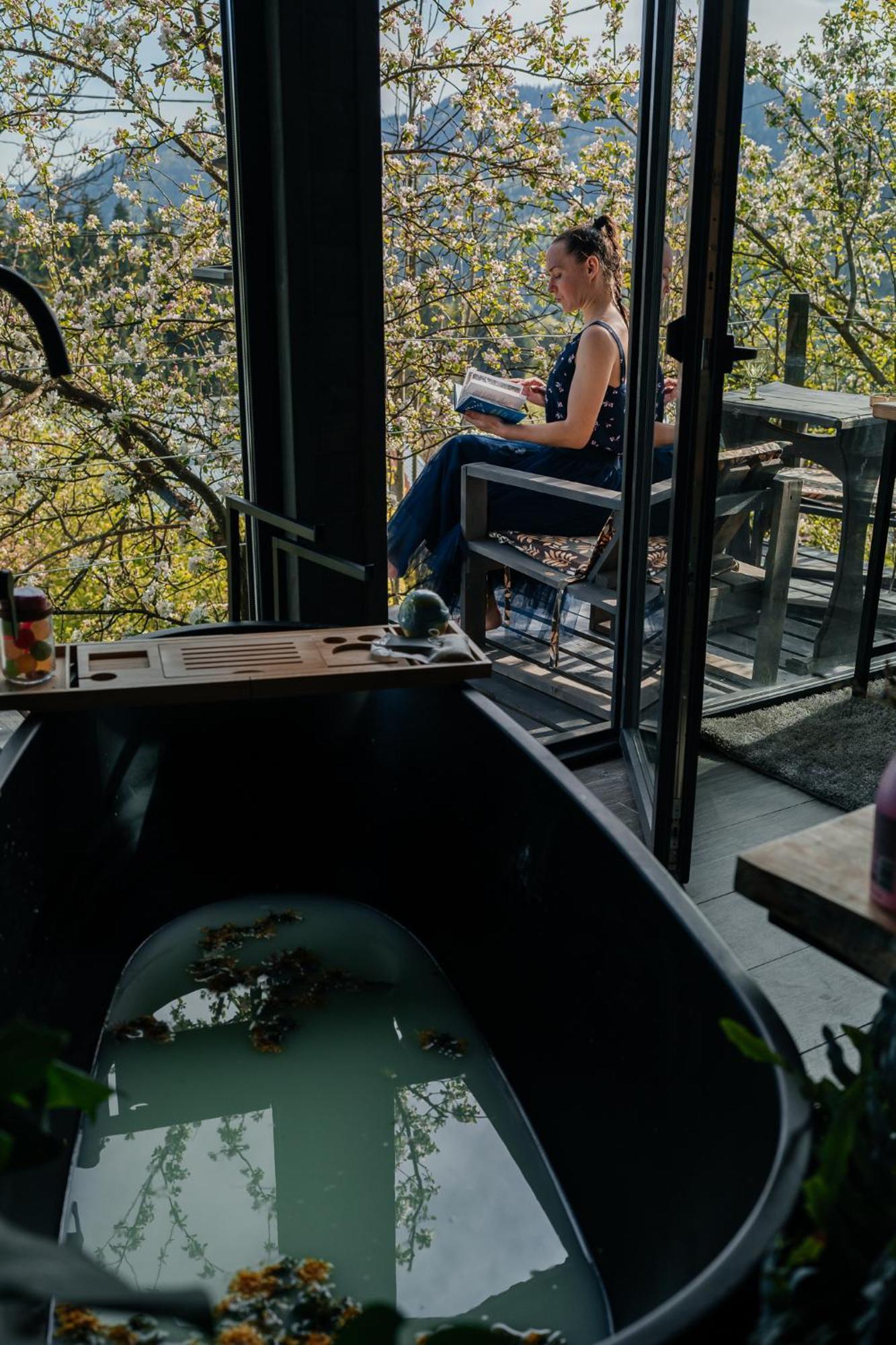 Казковий Дім Та Garden Два Будиночки В Горах З Чаном-Джакузі Slawske Exterior foto